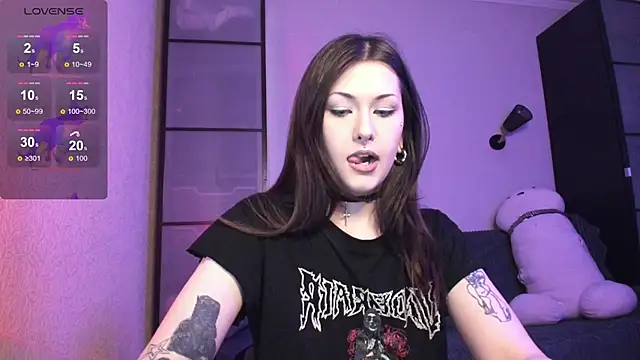 Snapshot of Night_Heist chatting on 18, 11, 2025 Night Heist online show from 18, 11, 2025