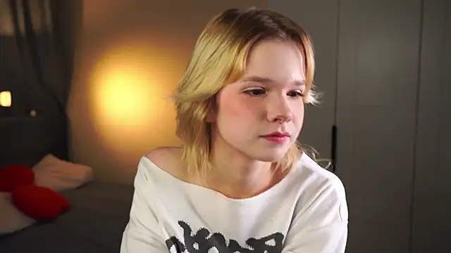 PhillisEsplin online show from 22, 11, 2025