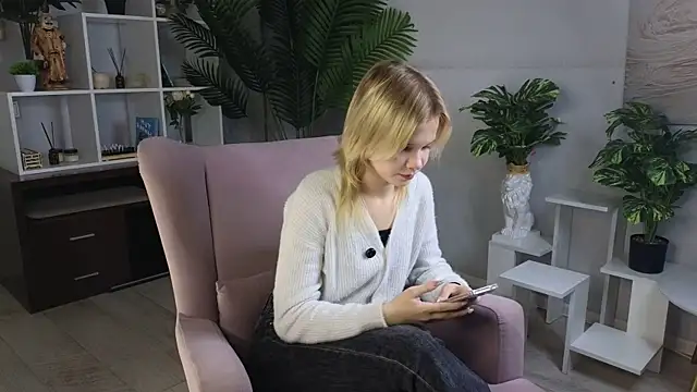 PhillisEsplin online show from 17, 11, 2025