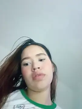 Snapshot of emy_ross_ chatting on 28, 11, 2025 emy ross online show from 28, 11, 2025