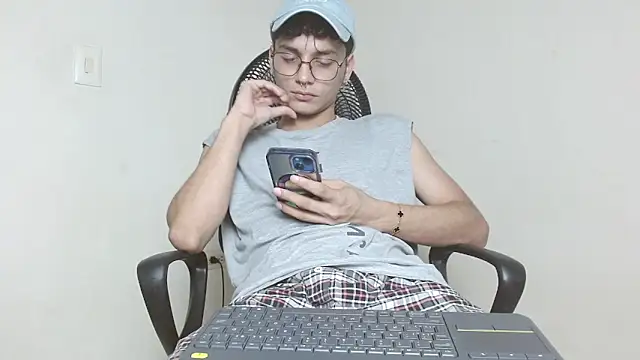 Snapshot of andrew_dann chatting on 20, 11, 2025 andrew dann online show from 20, 11, 2025