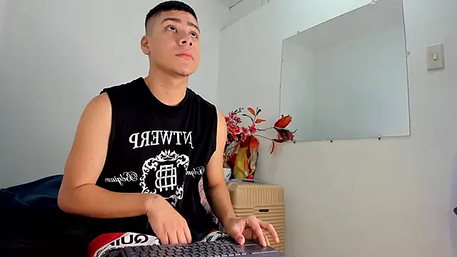 Lucastorrez01 online show from 20, 12, 2025