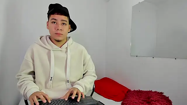 Lucastorrez01 online show from 16, 2, 2026