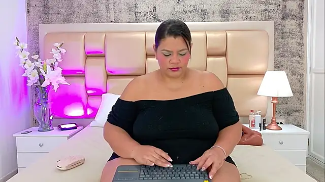 SelennaCooper online show from 1, 12, 2025