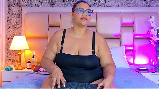 SelennaCooper online show from 19, 4, 2026