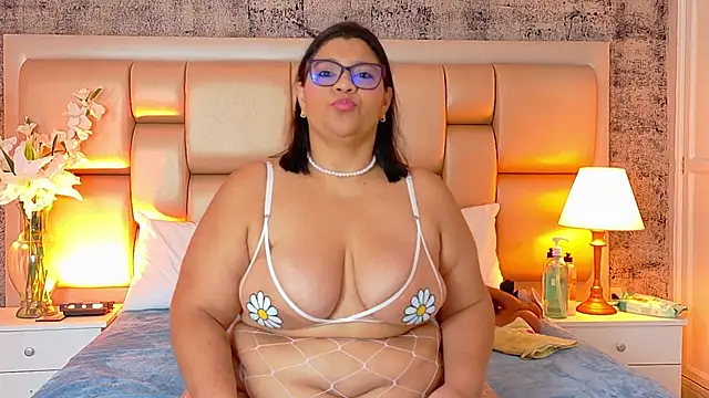 SelennaCooper online show from 4, 6, 2026