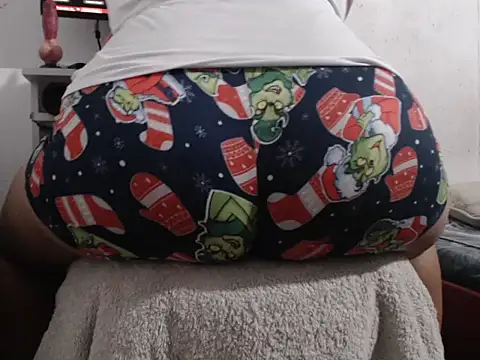 Snapshot of Liz_dark_secret chatting on 1, 12, 2025 Liz dark secret online show from 1, 12, 2025