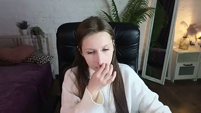 Snapshot of AliceWallflower chatting on 18, 11, 2025 AliceWallflower online show from 18, 11, 2025