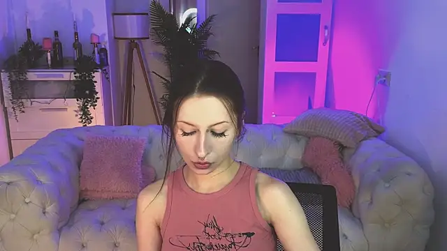 Snapshot of AliceWallflower chatting on 23, 11, 2025 AliceWallflower online show from 23, 11, 2025