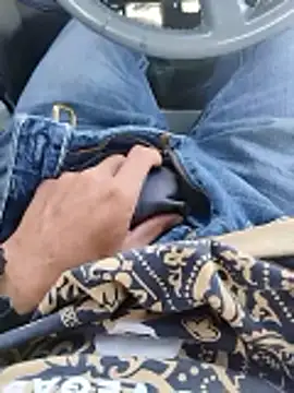 Snapshot of critter009 chatting on 30, 11, 2025 critter009 online show from 30, 11, 2025