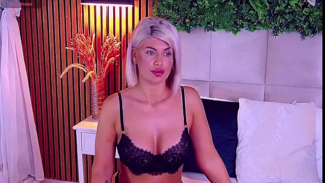 SalmaRroze online show from 24, 4, 2026