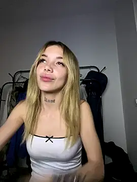 lunababy77 online show from 21, 11, 2025