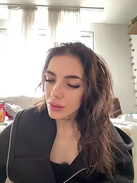 lunababy77 online show from 15, 2, 2026