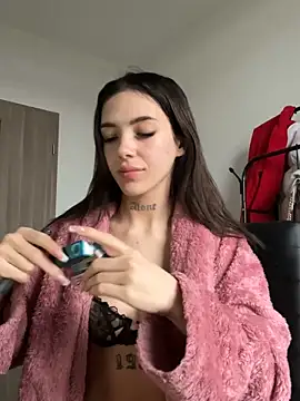 lunababy77 online show from 6, 2, 2026