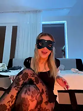 lunababy77 online show from 18, 12, 2025