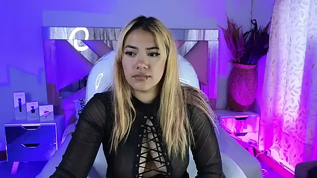 KloeeCavallier online show from 6, 3, 2026