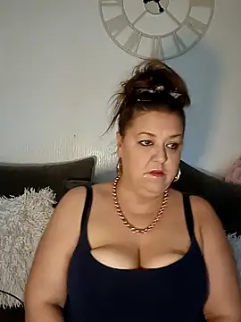 Snapshot of Nova-WiseX chatting on 28, 11, 2025 Nova-WiseX online show from 28, 11, 2025