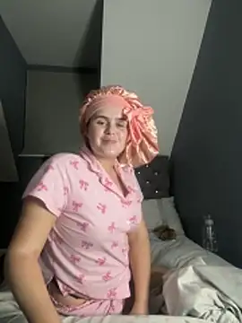 Blonde Bunny online show from 15, 2, 2026