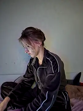 carolinakis  online show from 1, 12, 2025