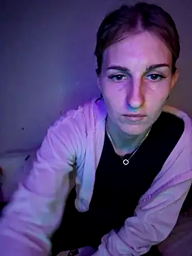 carolinakis  online show from 5, 3, 2026