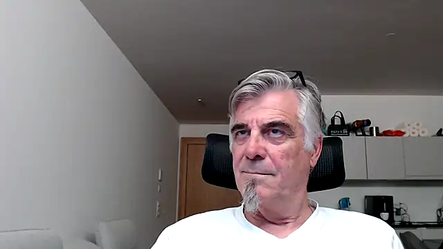 Snapshot of Buidapest chatting on 6, 5, 2026 Buidapest online show from 6, 5, 2026