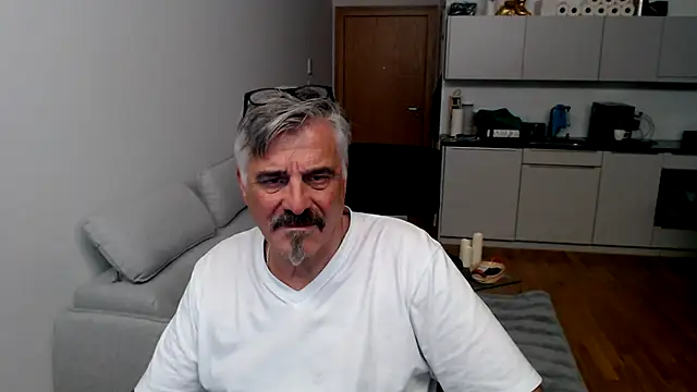 Snapshot of Buidapest chatting on 17, 1, 2026 Buidapest online show from 17, 1, 2026