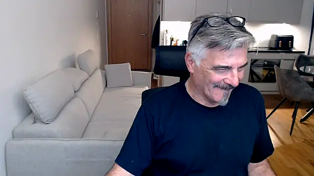 Snapshot of Buidapest chatting on 4, 3, 2026 Buidapest online show from 4, 3, 2026