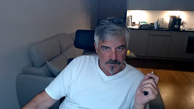 Snapshot of Buidapest chatting on 5, 1, 2026 Buidapest online show from 5, 1, 2026