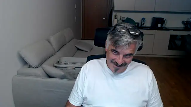 Snapshot of Buidapest chatting on 2, 2, 2026 Buidapest online show from 2, 2, 2026