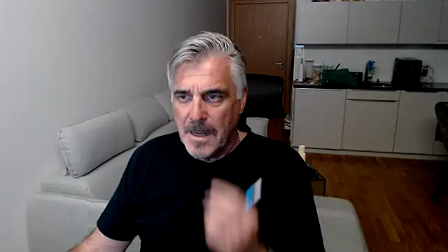 Snapshot of Buidapest chatting on 17, 11, 2025 Buidapest online show from 17, 11, 2025