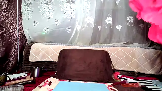 Kissingyouu online show from 4, 4, 2026