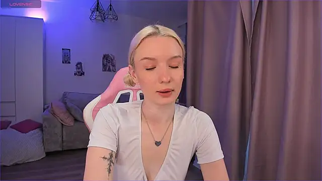 Snapshot of Tiffany_Paw chatting on 1, 6, 2026 Tiffany Paw online show from 1, 6, 2026