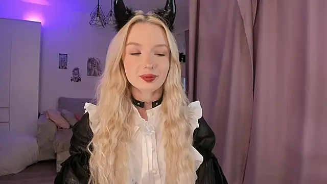 Snapshot of Tiffany_Paw chatting on 3, 5, 2026 Tiffany Paw online show from 3, 5, 2026