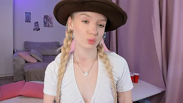 Tiffany Paw online show from 23, 4, 2026