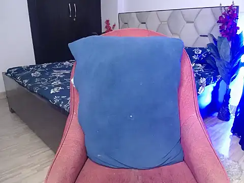 Snapshot of Little_princess01 chatting on 25, 11, 2025 Little princess01 online show from 25, 11, 2025