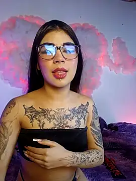 Snapshot of Dannii- chatting on 26, 11, 2025 Dannii- online show from 26, 11, 2025