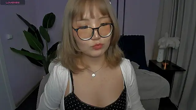 Erica Asti online show from 18, 11, 2025