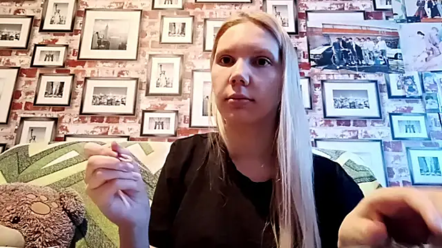 EvieBaggette online show from 17, 11, 2025