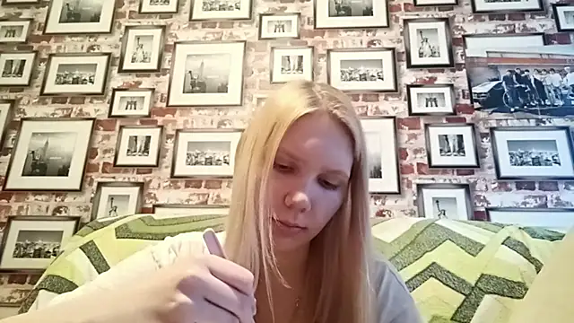 EvieBaggette online show from 20, 11, 2025