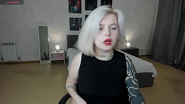 shadow  purrr online show from 26, 11, 2025