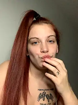 Snapshot of Curvy-little-red chatting on 18, 11, 2025 Curvy-little-red online show from 18, 11, 2025