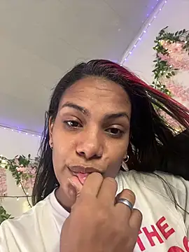 Snapshot of ArielleMillerr- chatting on 4, 7, 2026 ArielleMillerr- online show from 4, 7, 2026