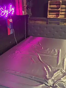 Shy-Ivy online show from 18, 12, 2025