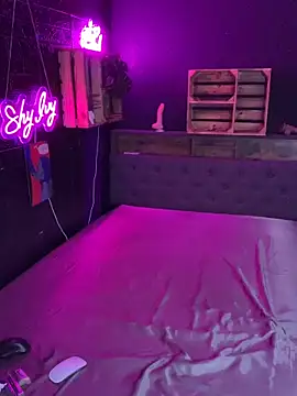 Shy-Ivy online show from 4, 12, 2025