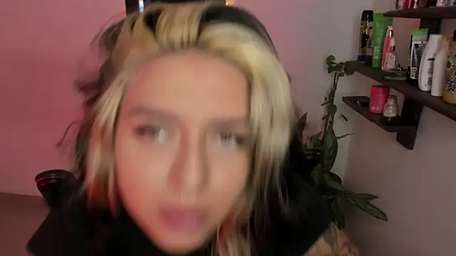 VeloraVyxen  online show from 19, 12, 2025