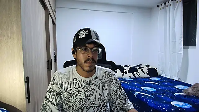 Snapshot of naitt_ chatting on 28, 11, 2025 naitt online show from 28, 11, 2025