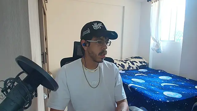 Snapshot of naitt_ chatting on 25, 11, 2025 naitt online show from 25, 11, 2025