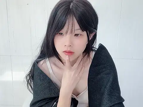 Snapshot of bunny-- chatting on 28, 11, 2025 bunny-- online show from 28, 11, 2025