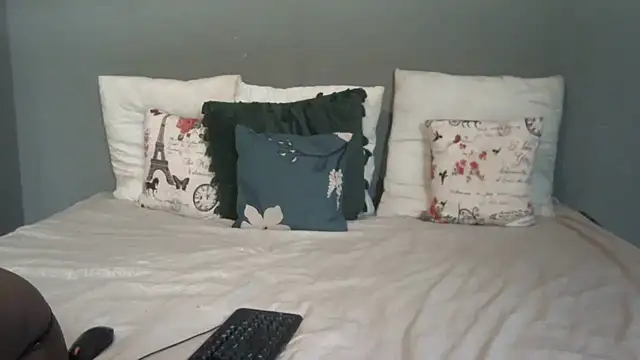 BrunetteNaomi8 online show from 10, 1, 2026