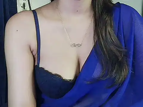 Snapshot of SongBird_01 chatting on 18, 7, 2026 SongBird 01 online show from 18, 7, 2026